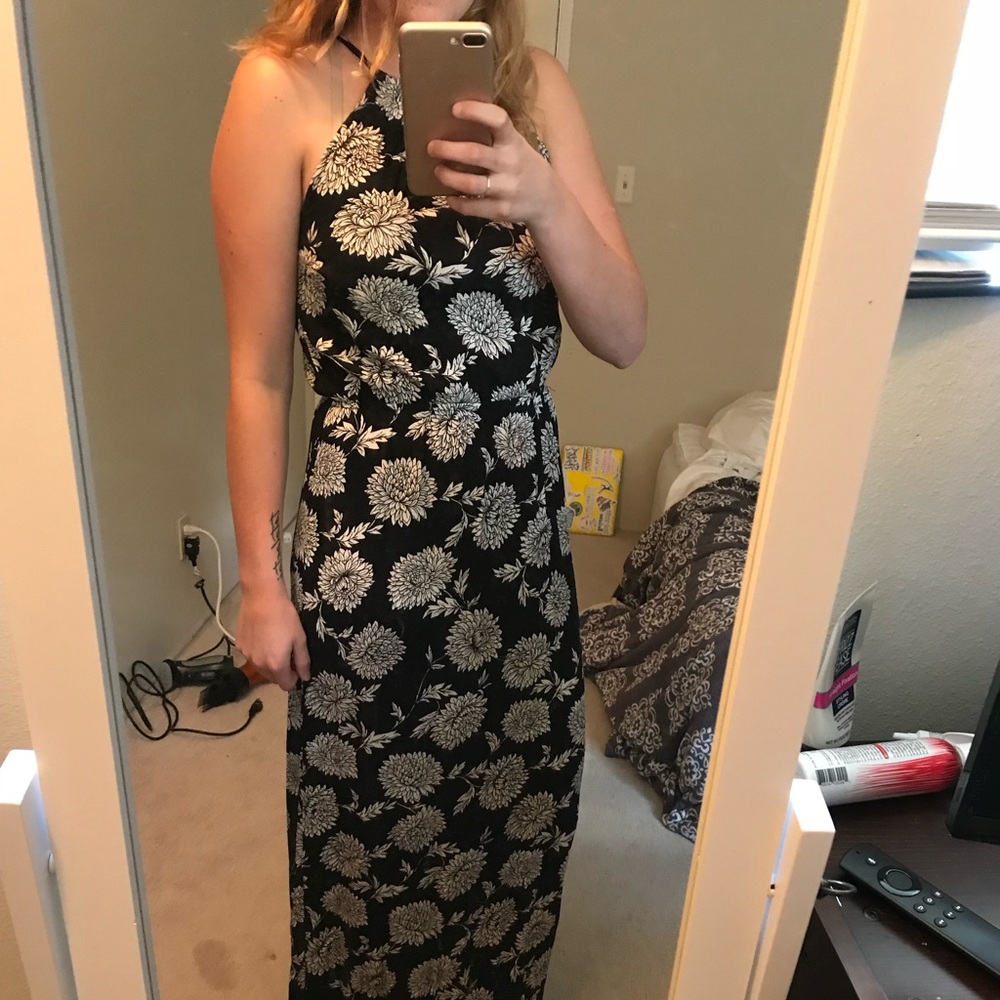 BLACK AND WHITE FLORAL MAXI DRESS